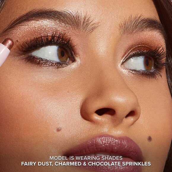 Too Faced Quickie Queen Cream Eye Shadow Stick – 1.5 g / 0.05 oz - Picture 8 of 14